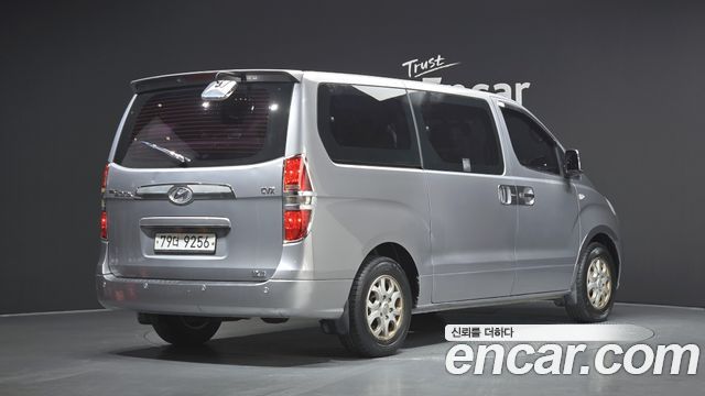 Hyundai Grand Starex 12-Seater Wagon CVX Luxury 2013 — фото 2