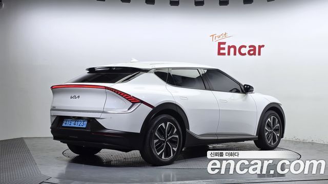 Kia EV6 Standard Air 2022 — фото 2