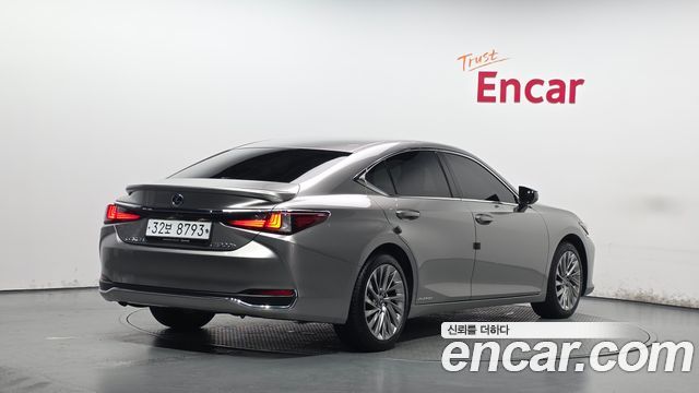 Lexus ES300h (VII) Luxury Plus 2019 — фото 2