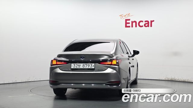 Lexus ES300h (VII) Luxury Plus 2019 — фото 4