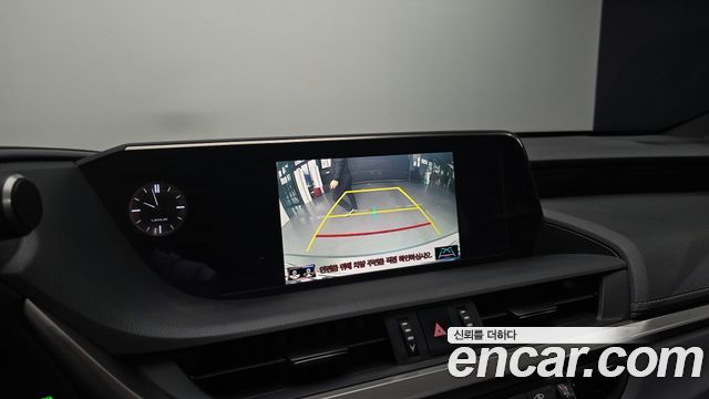Lexus ES300h (VII) Luxury Plus 2019 — фото 16