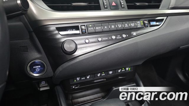 Lexus ES300h (VII) Luxury Plus 2019 — фото 17