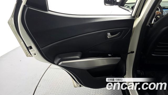 KG Mobility (SsangYong) Tivoli TX 2WD 2015 — фото 25