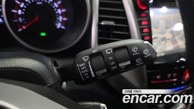 KG Mobility (SsangYong) Tivoli TX 2WD 2015 — фото 31