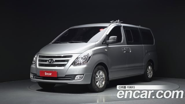 Hyundai Grand Starex 5-Seater VAN Smart
