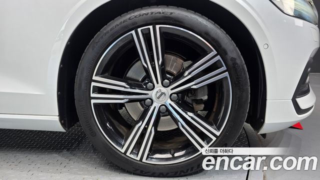 Volvo S60 (III) T5 Inscroption 2020 — фото 21