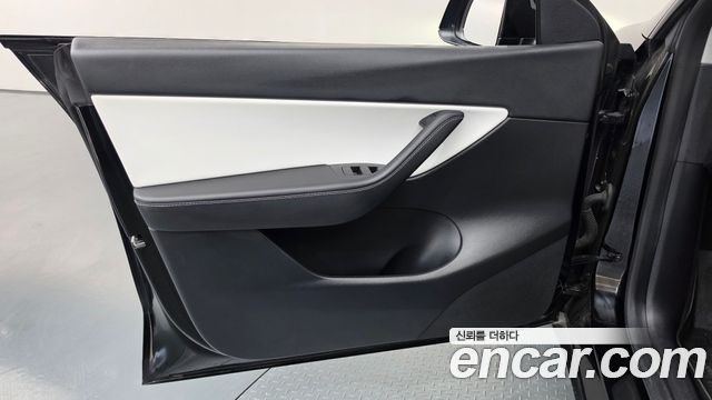 Tesla Model Y Long Range AWD 2021 — фото 24
