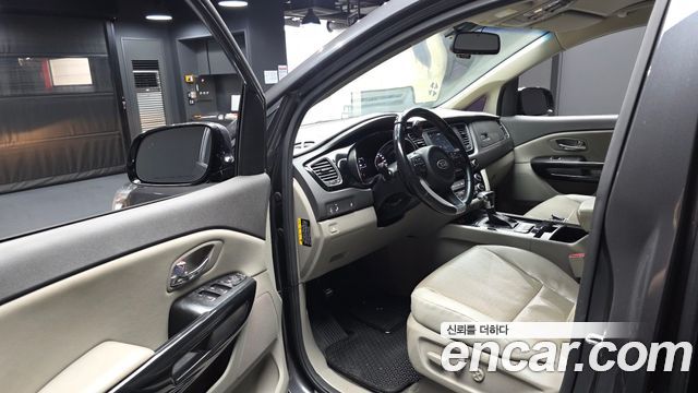 Kia Carnival 9-seater Prestige 2018 — фото 10