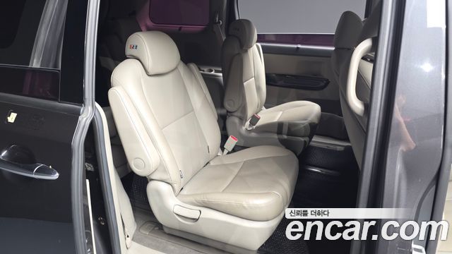 Kia Carnival 9-seater Prestige 2018 — фото 11