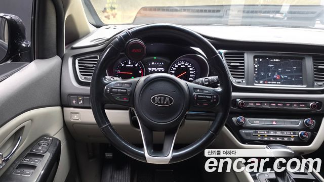 Kia Carnival 9-seater Prestige 2018 — фото 12