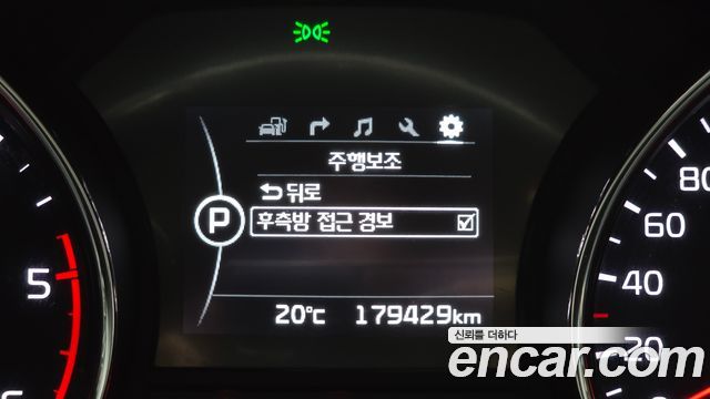 Kia Carnival 9-seater Prestige 2018 — фото 16
