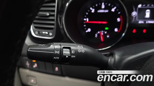 Kia Carnival 9-seater Prestige 2018 — фото 18