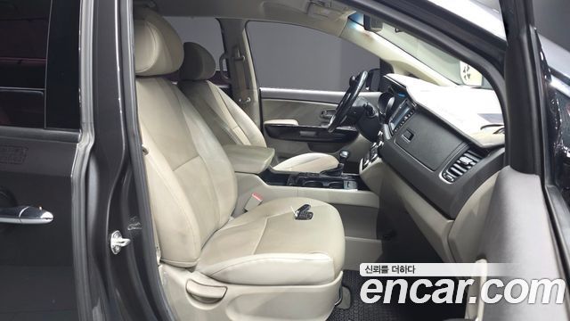 Kia Carnival 9-seater Prestige 2018 — фото 26