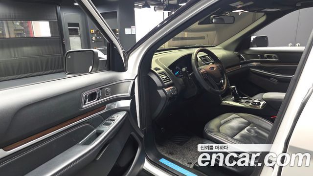 Ford Explorer 2.3 Limited 4WD 5th 2018 — фото 10
