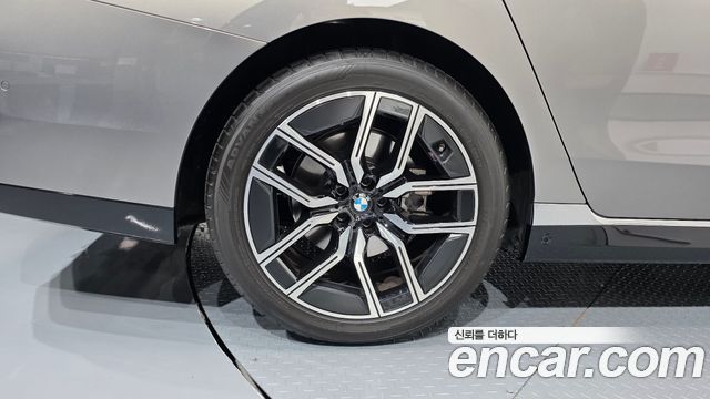 BMW 7 Series (G70) 740i xDrive M Sport 2024 — фото 5