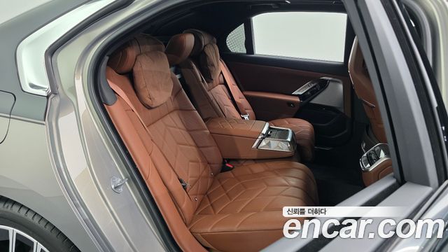 BMW 7 Series (G70) 740i xDrive M Sport 2024 — фото 11