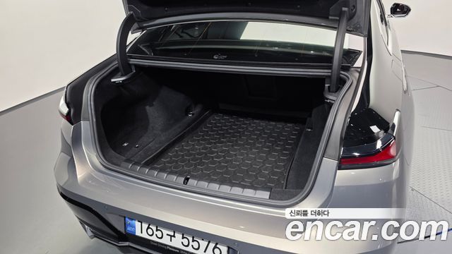 BMW 7 Series (G70) 740i xDrive M Sport 2024 — фото 41