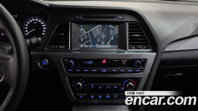 Hyundai Sonata (LF) 2.0 Style Special 2016 — фото 13
