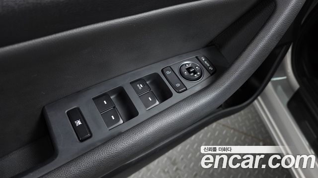 Hyundai Sonata (LF) 2.0 Style Special 2016 — фото 28