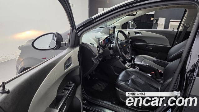 Chevrolet Aveo Sedan LT Luxury 2013 — фото 10