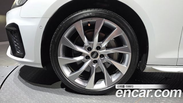 Audi A4 (B9) 45 TFSI Quattro Premium 2023 — фото 5