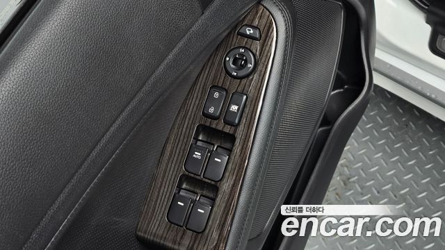 Kia K5 2.0 Prestige Standard 2013 — фото 18