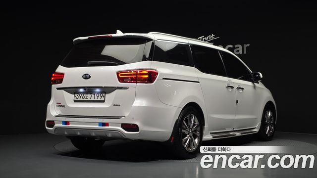 Kia Carnival 9-Seater Prstige 2020 — фото 2