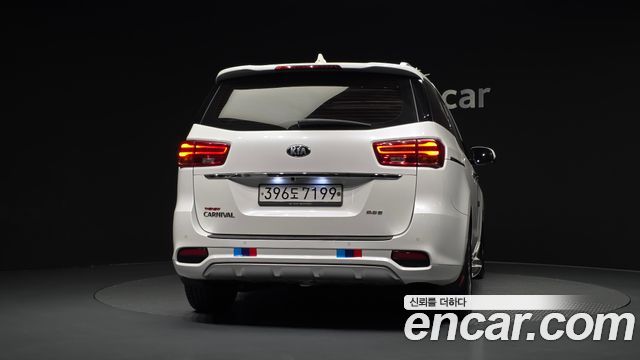Kia Carnival 9-Seater Prstige 2020 — фото 4