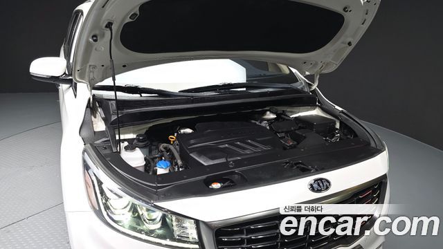 Kia Carnival 9-Seater Prstige 2020 — фото 6