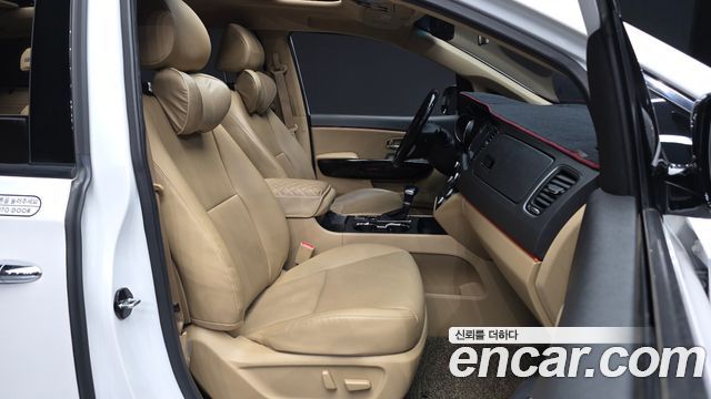 Kia Carnival 9-Seater Prstige 2020 — фото 11