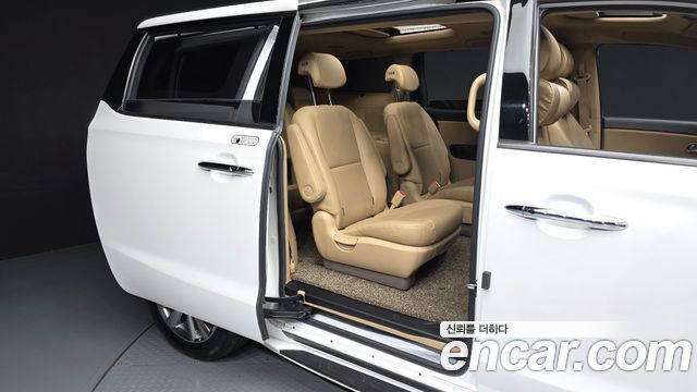 Kia Carnival 9-Seater Prstige 2020 — фото 12