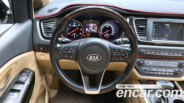 Kia Carnival 9-Seater Prstige 2020 — фото 13