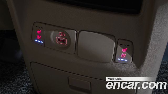Kia Carnival 9-Seater Prstige 2020 — фото 17