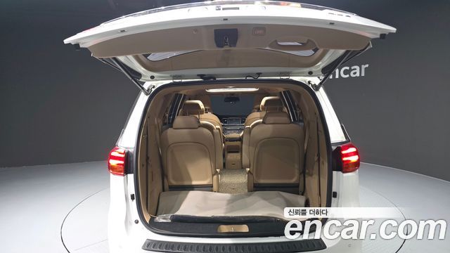 Kia Carnival 9-Seater Prstige 2020 — фото 20