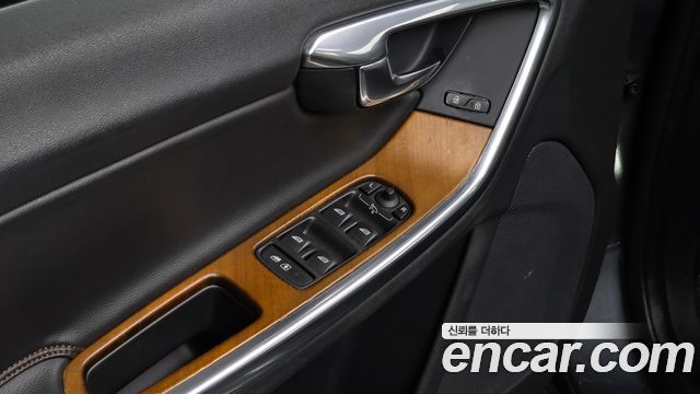 Volvo S60 Cross Country D4 2016 — фото 16