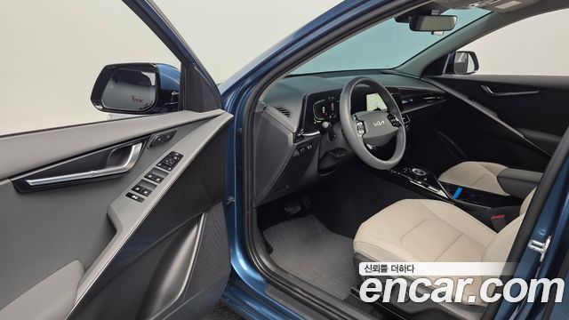 Kia Niro Prestige 2024 — фото 10