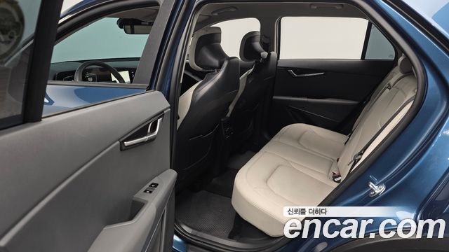 Kia Niro Prestige 2024 — фото 26