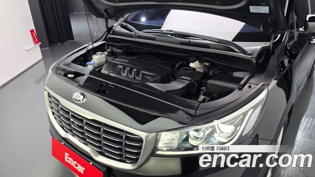 Kia Carnival 9-Seater Noblesse Special 2019 — фото 6