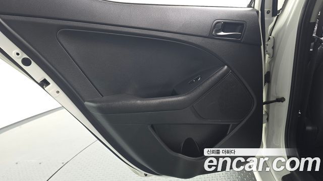 Kia K5 LPI Deluxe 2015 — фото 25