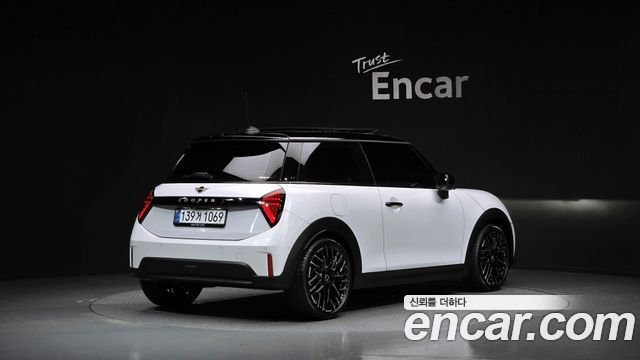 MINI Cooper S Classic Third Generation 2025 — фото 2