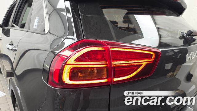 Kia Niro EV Prestige 2022 — фото 23