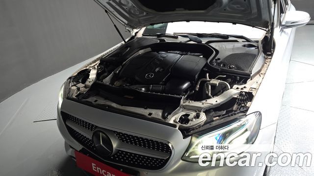 Mercedes-Benz E-Class (W213) E220d 4MATIC Avantgarde 2017 — фото 6