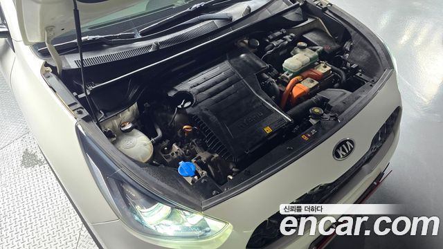 Kia Niro 1.6 HEV Noblesse Special 2020 — фото 6