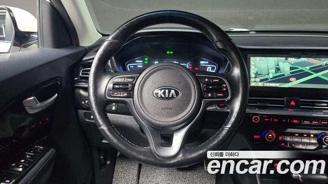 Kia Niro 1.6 HEV Noblesse Special 2020 — фото 17