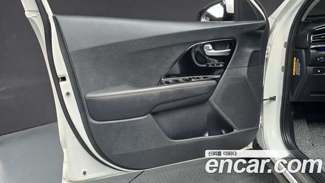 Kia Niro 1.6 HEV Noblesse Special 2020 — фото 30