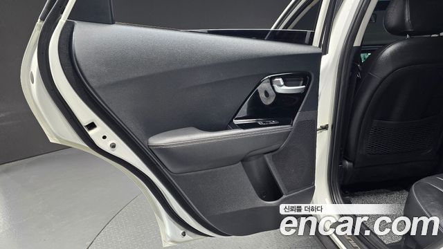 Kia Niro 1.6 HEV Noblesse Special 2020 — фото 31