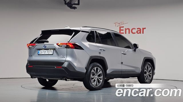 Toyota RAV4 (V) 2.5 2WD Hybrid XLE 2024 — фото 2
