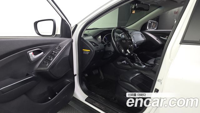 Hyundai Tucson ix Diesel(e-VGT) 2WD Premium 2014 — фото 10