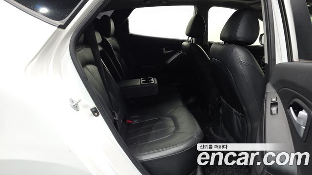 Hyundai Tucson ix Diesel(e-VGT) 2WD Premium 2014 — фото 16