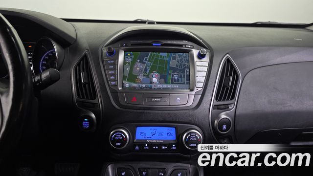Hyundai Tucson ix Diesel(e-VGT) 2WD Premium 2014 — фото 18